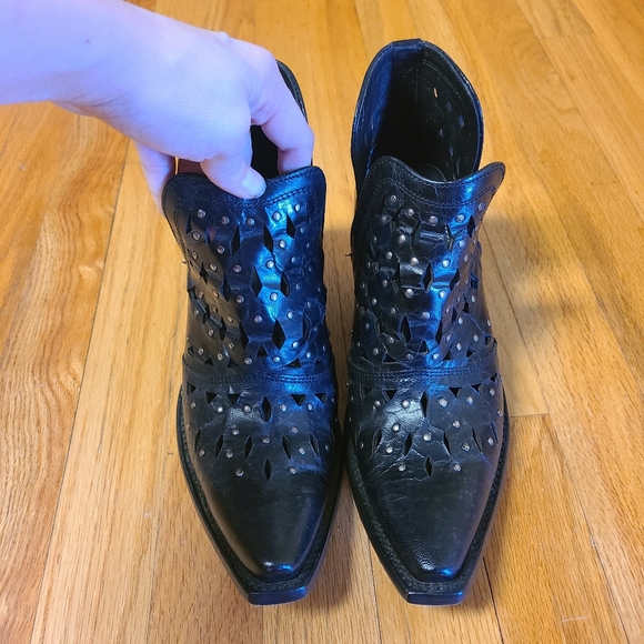 Ariat short black booties Women's 7.5B - Picture 6 of 12